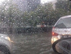 Hujan Deras, Jl MH Thamrin Tergenang 20 Cm