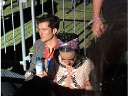 Katy Perry dan Orlando Bloom Mesra di Festival Coachella