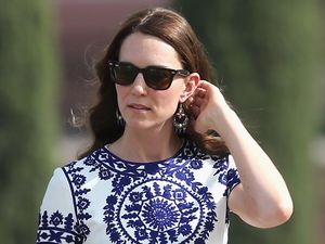 Foto: Kate Middleton Memesona Pakai Anting Rp 95 Ribu Saat ke Taj Mahal