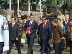 Sebelum Bertolak ke Eropa, Jokowi Berbincang dengan JK, Luhut dan Rizal Ramli