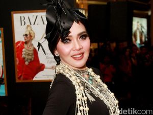 Gaya Syahrini dengan Kalung-kalung Mutiara ini Heboh Banget!