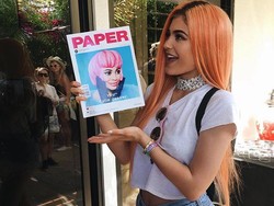 Peach Hingga Ombre, Warna-warni Rambut Kylie Jenner di Festival Coachella