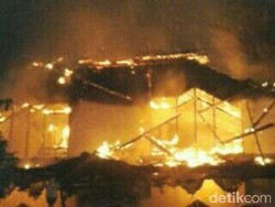 Sebuah Masjid di Bekasi Terbakar Usai Muazin Kumandangkan Azan