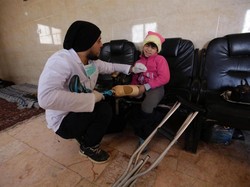 Kisah Dua Mahasiswa Suriah, Tinggalkan Kuliah dan Jadi Pemasang Kaki Palsu