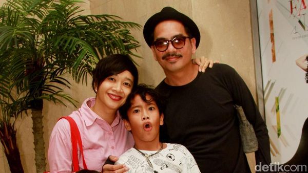 Kebersamaan Keluarga Kecil Indra Birowo