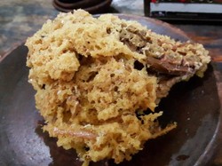 Warung Mbok Limbok: Sedapnya Sambal Berpadu Garing Renyah Bebek Kremes