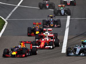 Vettel Kesal dengan Kvyat, Ferrari Netral Saja Vettel Kesal dengan Kvyat, Ferrari Netral Saja