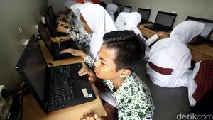 CIMB Niaga Luncurkan Mobil Belajar