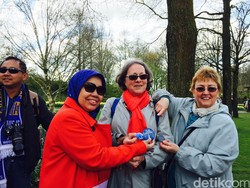 Elzatta Kampanye Hijab For The World di Taman Tulip, Belanda