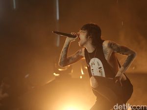 Asking Alexandria Puaskan Metalhead di Hammersonic 2016