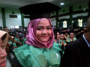 Gadis ini Lulus Kedokteran di Usia 17 Tahun, Termuda se-Indonesia?