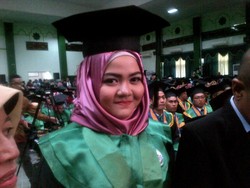 Gadis ini Lulus Kedokteran di Usia 17 Tahun, Termuda se-Indonesia?