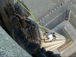 Kampanye Bahaya Polusi Udara, Aktivis Panjat Monumen 52 Meter di London