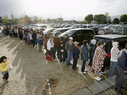 Usai Gempa 7 SR di Jepang, Warga Antre Makanan Lebih dari 1 Jam