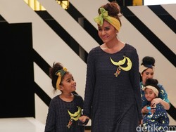 Foto: So Cute! Aksi Para Selebriti Cantik & Anaknya di Catwalk Mel Ahyar