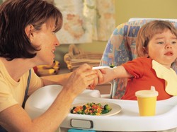 Bayi 7 Bulan Sulit Makan MPASI dan Minum ASI