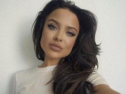 Mirip Angelina Jolie, Model Mara Teigen Jadi Sensasi di Internet
