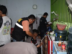 Tim Gabungan BNN, Polri dan TNI Razia Narkoba di Lapas Porong