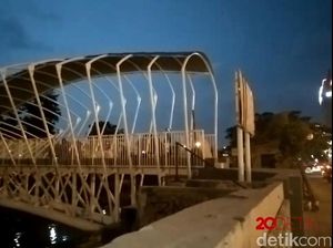 Uniknya Jembatan Penyeberangan di Manggarai Uniknya Jembatan Penyeberangan di Manggarai