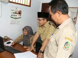 Smart Kampung, Agar Pelayanan Publik Tetap Ciamik di Tengah Moratorium PNS Smart Kampung, Agar Pelayanan Publik Tetap Ciamik di Tengah Moratorium PNS