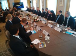 Jokowi Gelar Pertemuan dengan Bos-bos Perusahaan Keuangan