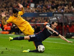 Godin Bicara soal Sikutan Suarez yang Melukai Matanya
