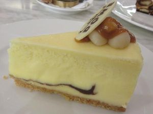 Dome Cafe: Lembut Manis Cheesecake Ditemani Latte Caramel Hangat