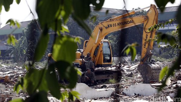 39 Bangunan di Pacuan Kuda Pulomas Dibongkar
