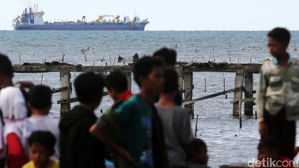 Melihat Penyedotan Pasir di Perairan Lontar Serang