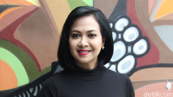 Sundari Soekotjo, Tetap Cantik di Usia 51 Tahun