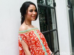 Chacha Frederica Masih Menanti Momongan