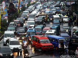 Ganjil Genap Depok Cuma Berlaku buat Mobil, Nakes-Ambulans Bebas
