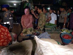 Risma Tinjau Pasar Keputran