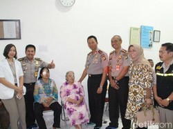 Polda Metro Gelar Operasi Katarak Gratis untuk 68 Pasien di Jaktim