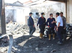 Polisi akan Datangkan Tim Ahli Tentukan Sumber Api di Gudang Plastik yang Terbakar