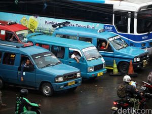 PSBB Diberlakukan di Depok, Angkot Cuma Boleh Angkut 6 Penumpang PSBB Diberlakukan di Depok, Angkot Cuma Boleh Angkut 6 Penumpang