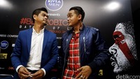 Jumpa pers itu juga dihadiri oleh Valentino Simanjuntak (kanan).