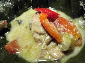 Enaknya Siang Ini Makan Garang Asem Ayam yang Segar Gurih