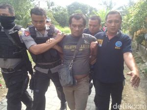 Pecatan TNI ini Tertangkap Edarkan Sabu di Kampung Narkoba Deli Serdang Pecatan TNI ini Tertangkap Edarkan Sabu di Kampung Narkoba Deli Serdang