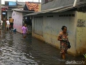 Banjir Juga Landa Permukiman di Kedoya Utara