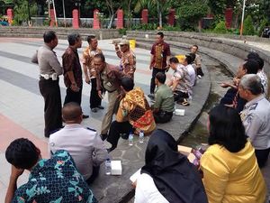Bahas Parkir Car Free Day, Satpol PP Gelar Rapat On The Spot di Taman Bungkul