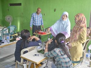 Cerita Bu Tipuk, Istri Bupati Batang yang Gigih Bina PSK dan ODHA