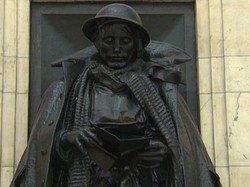 Anti Mainstream! Inggris Punya Patung yang Bisa Bicara