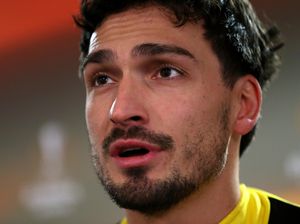 Loew Senang Hummels Tetap di Bundesliga