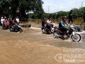 Danau Meluap, Jalan Raya Cikeas Bogor Terendam Banjir