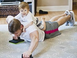 Kapanpun Bisa Jadi Ayah, Tapi Pria Dianjurkan Tidak Menunda-nunda