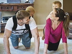 Seru! Saat Pasangan Suami Istri Ini Ajak 2 Anak Balitanya Olahraga Bareng