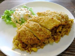 Yellow Truck Coffee: Menikmati Nasi Goreng Chicken Katsu dan Spanish Latte yang Mantap