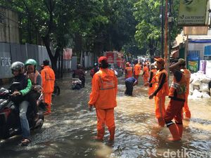 Jl Pejaten Raya Banjir, Pasar Minggu Macet Total