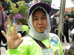 Kisah Sumarni, Perempuan Penyapu Jalan di Kota Bandung Tentang Hari Kartini